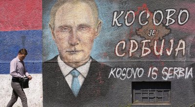 Belgradas, grafiti su Vladimiru Putinu ir Serbijos vėliava