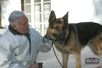 Valdas Adamkus ir jo augintinis Sargis, istorineprezidentura.lt nuotr.