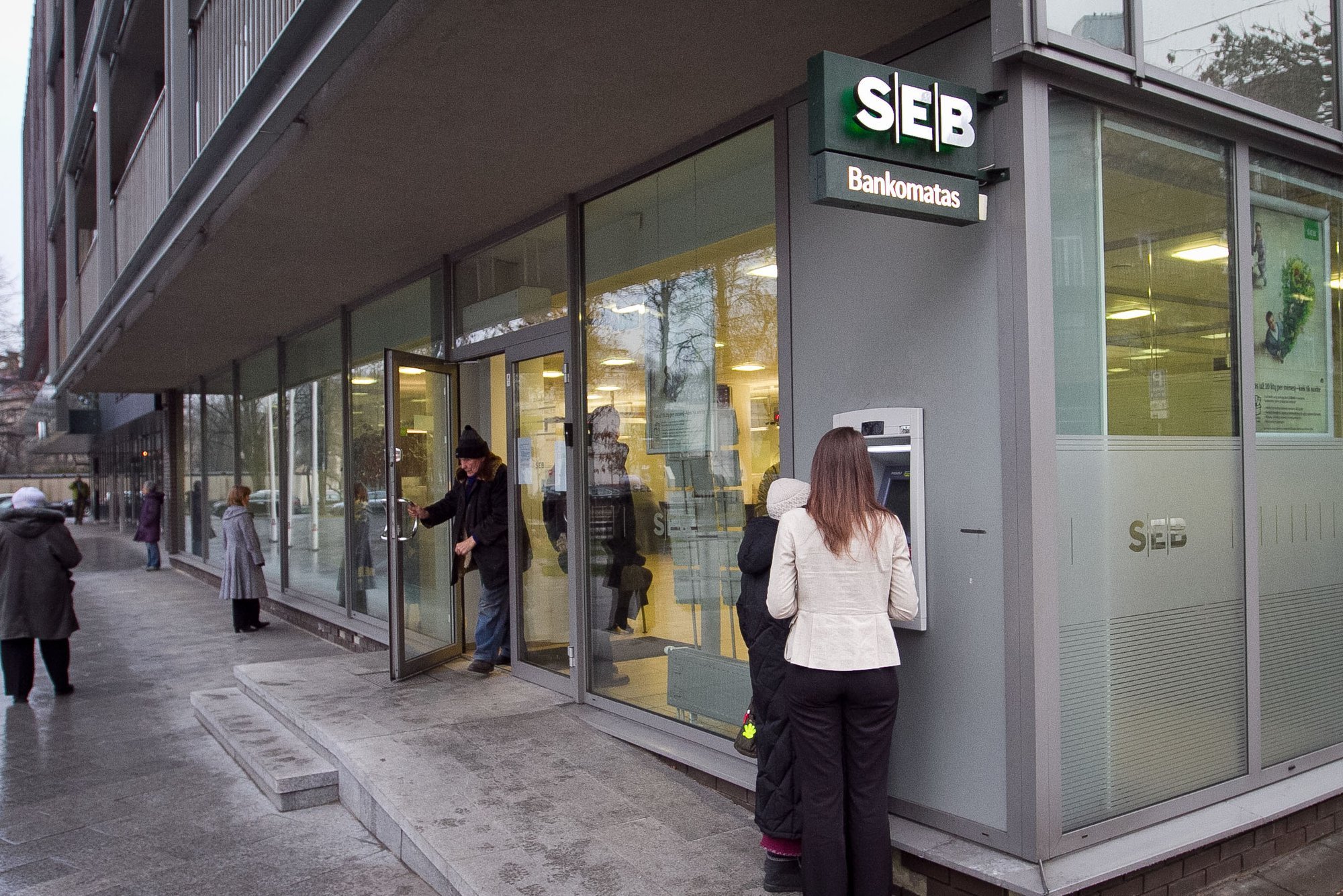 SEB bankomatuose nebeliks 20 Lt banknotų - Delfi