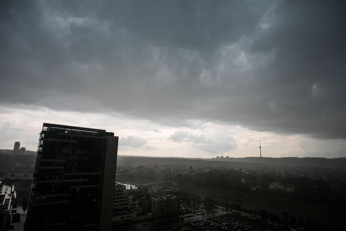 Po tropinio karščio laukia audra: sinoptikai perspėja, kada ir kam ...