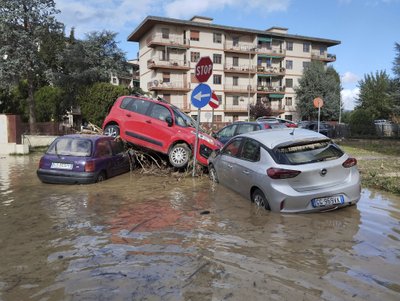 Šiaurinę ir centrinę Italijos dalį užklupusios smarkios audros nusinešė mažiausiai šešių žmonių gyvybes