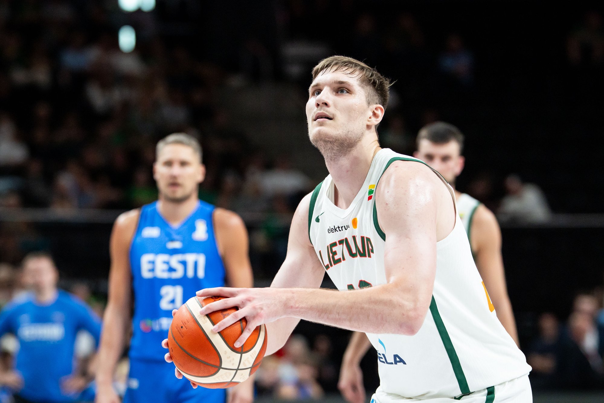 Tubelis sets records in narrow loss to Estonia