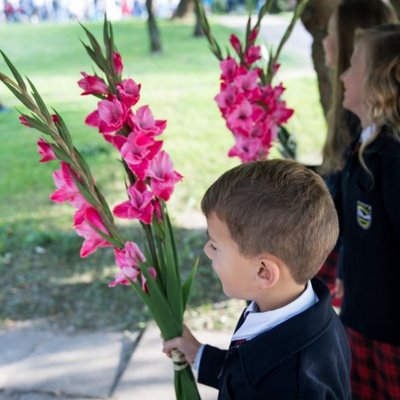 Perėjimas iš darželio į mokyklą yra vienas iš reikšmingiausių įvykių vaiko gyvenime, kuris jam gali sukelti nemažai streso, mat mokykloje vaikas susiduria su nauja aplinka, naujais draugais, mokytojais, kitokia dienos struktūra ir pasikeitusiais lūkesčiais.