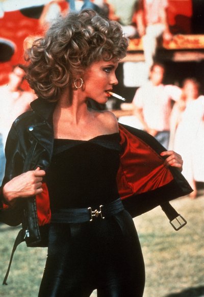 Olivia Newton-John filme "Briliantinas"