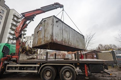 Šnipiškėse tęsiamas metalinių garažų nukėlimas