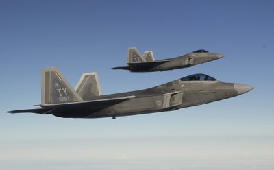 Naikintuvai F-22 virš Estijos