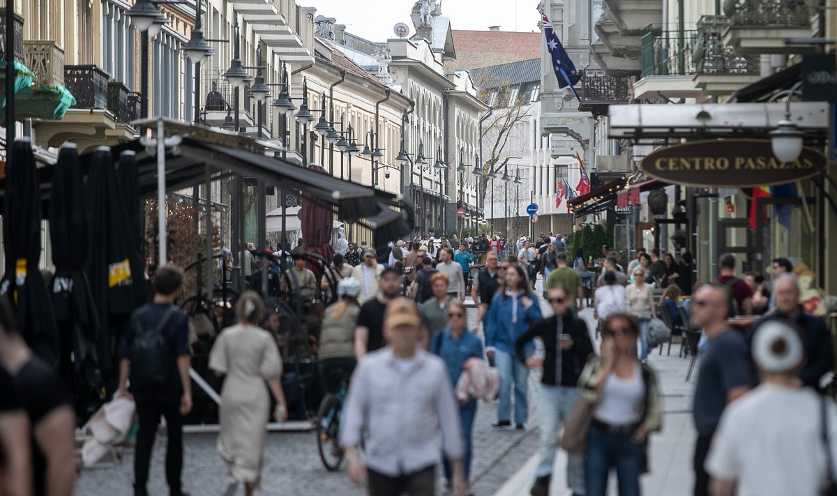 Vilniečiai mėgaujasi šiluma