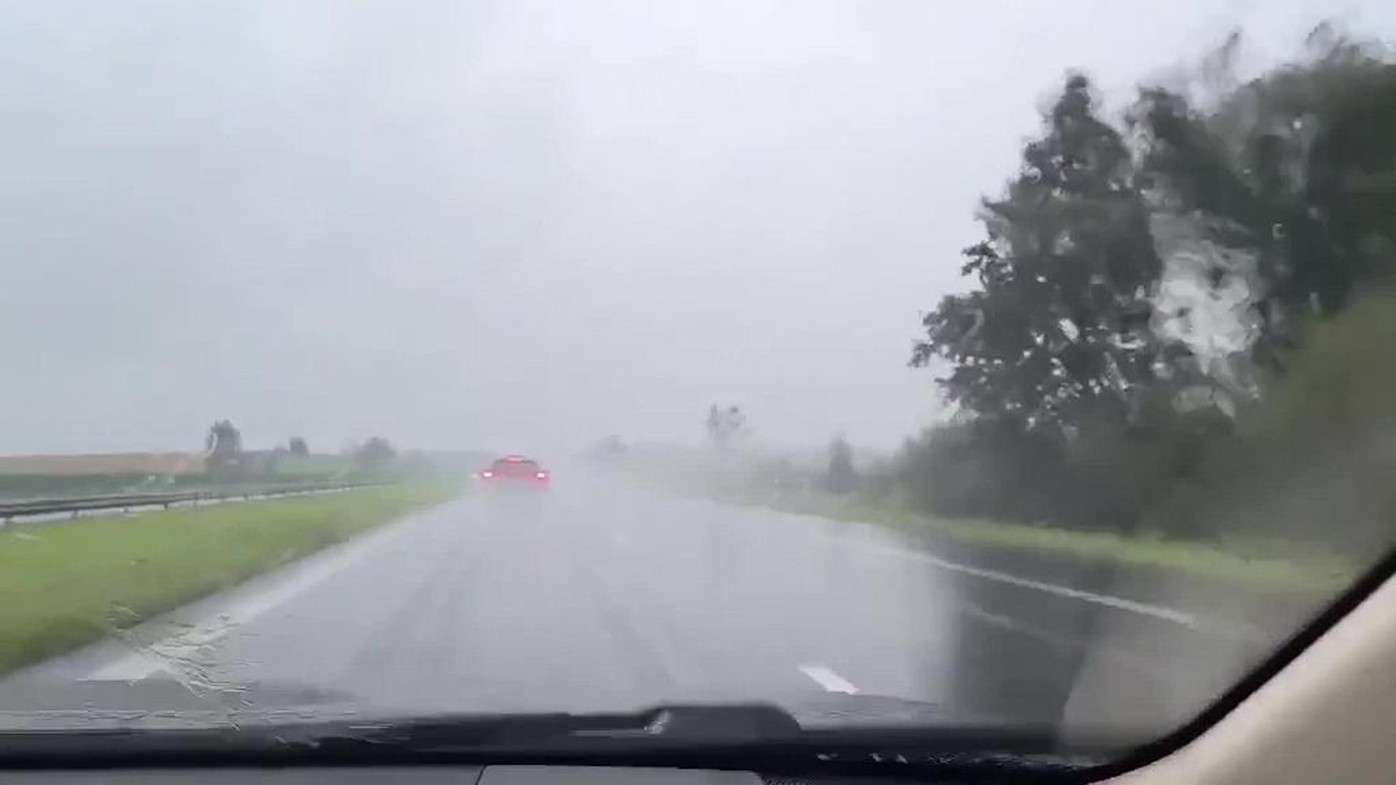 Storms batter Klaipėda, causing floods and fallen trees