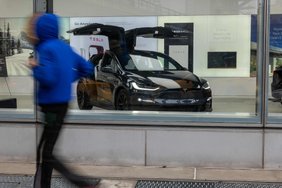 Veiksmai prieš Kiniją tęsiasi: ES planuoja 9 proc. muitą „Tesla“ automobiliams