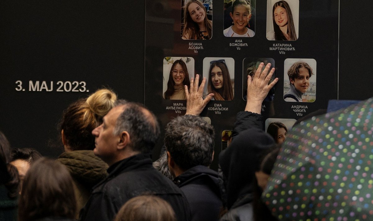 Belgrado mokykloje masines šaudynes surengęs 13-metis liudijo savo tėvų teisme