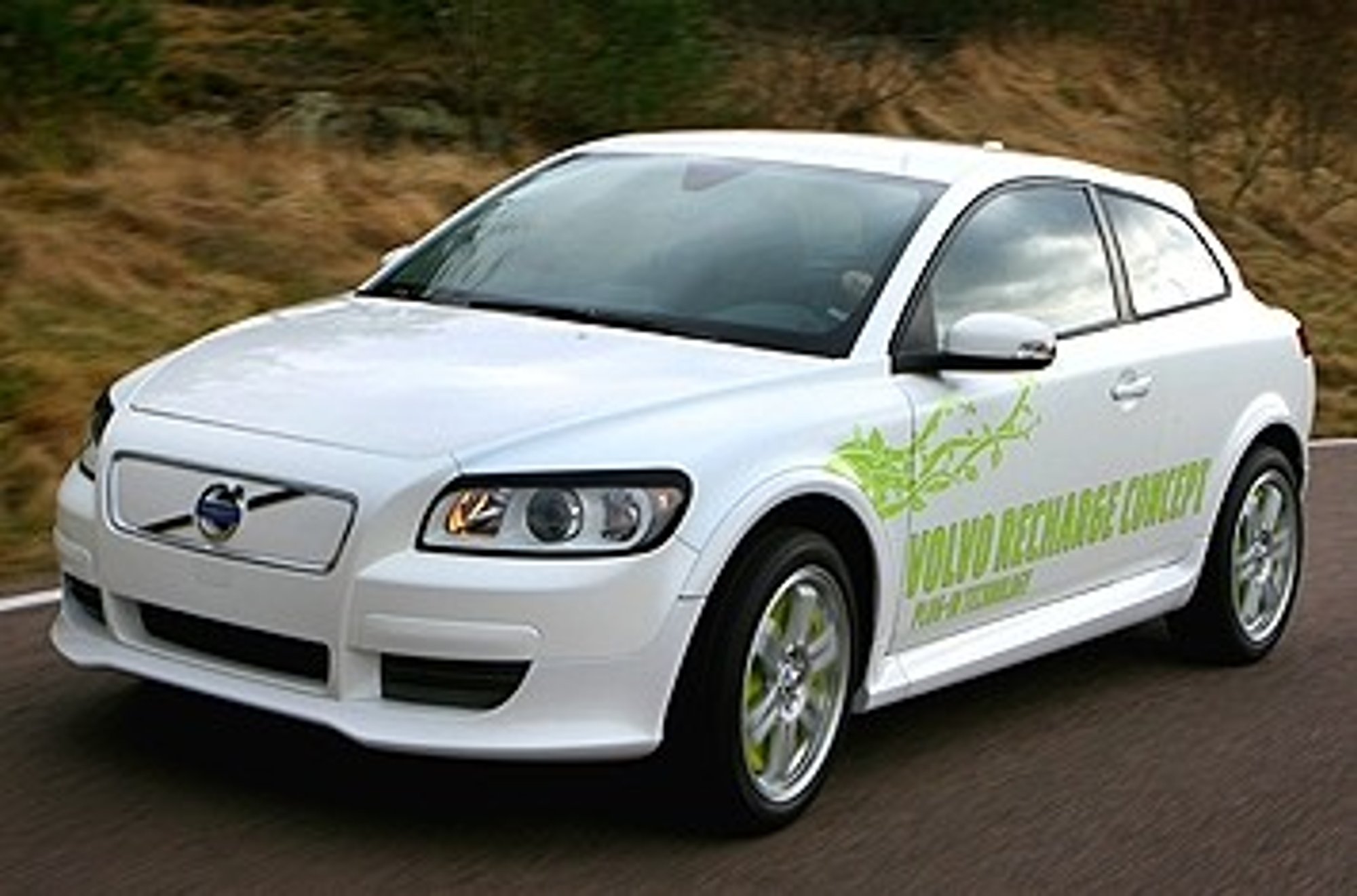 „Volvo“ patvirtino, kad gamins C30 elektromobilį - Delfi auto