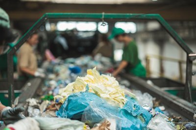 Prognozuojama, kad daugiausiai plastiko atliekų nuguls sąvartynuose (50 proc.) ar bus deginamos (18 proc.)