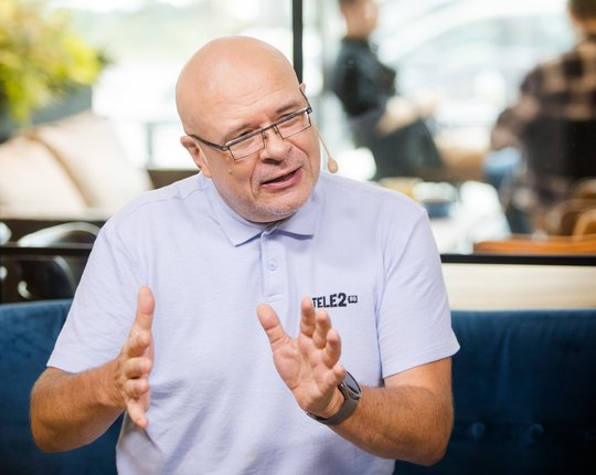 Arnoldas Lukošius. Ką būtina nedelsiant padaryti nupirkus išmanųjį telefoną senjorui