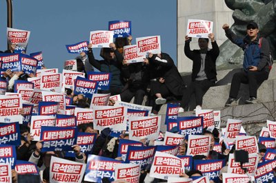 Seule protestuotojai žygiavo prezidento biuro link