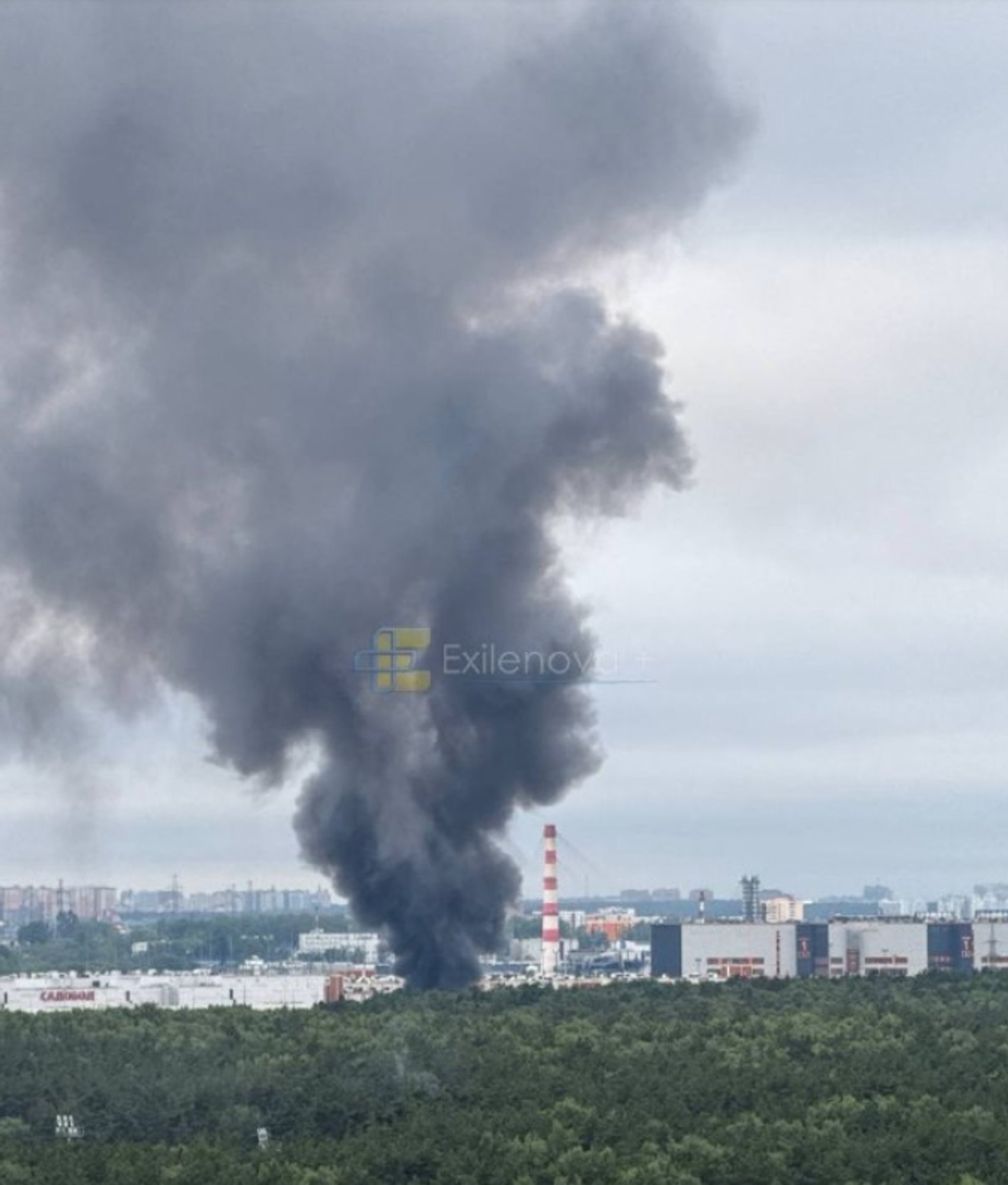 Ukraine Strikes Moscow Oil Refinery, Crimea Bridge in Overnight Operations