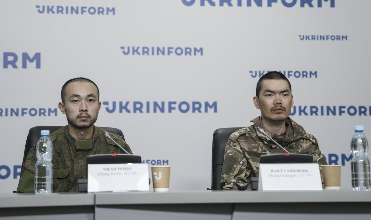 Ukrainoje į nelaisvę paimti kinai įspėjo tautiečius