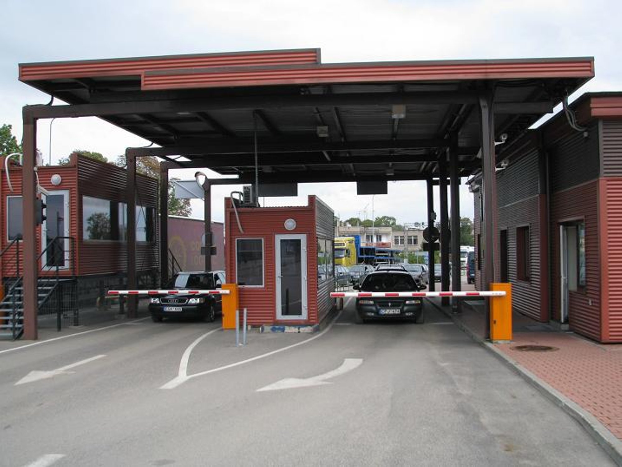 Кпп панемуне. Бытовка для охраны. Блок-пост охраны проходная с турникетом. Домик для охраны. Фото контрольно пропускных пунктов.