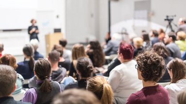 D?stytojas meistri?kai apgudravo studentus: i?siai?kino, kad egzamine did?ioji dalis suk?iauja