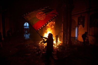 Čilėje per protestus padegtos dvi bažnyčios