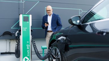 Šiemet keliavimas elektromobiliu taps dar paprastesnis: prognozuojama, kad įkrovos stotelių skaičius augs kelis kartus