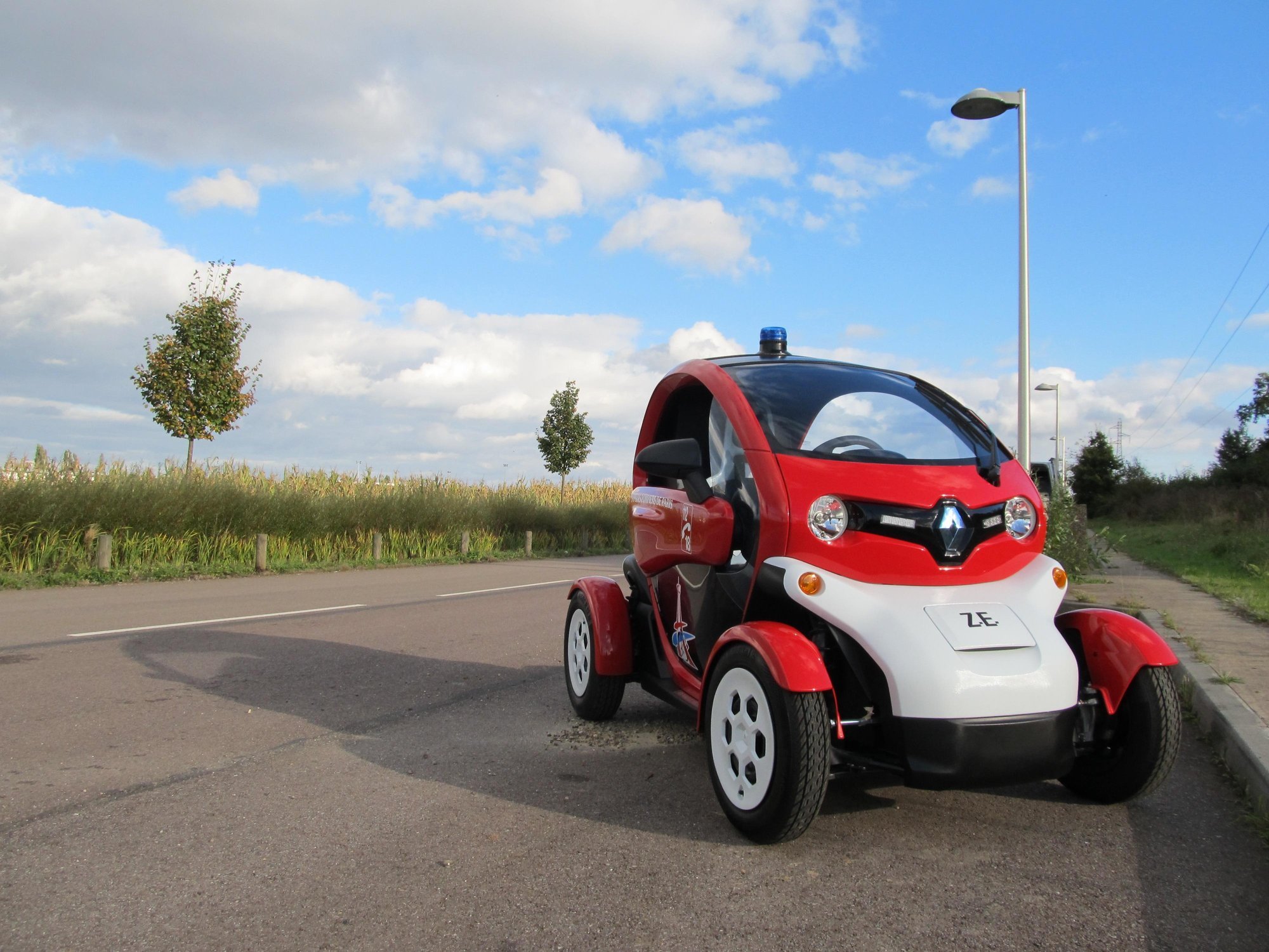 „Renault“ tikina, kad „Twizy” tinka ir ugniagesiams - Delfi auto