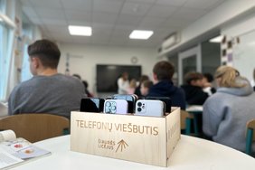 Mokykla be telefonų: papasakojo, kaip keičiasi mokymosi aplinka ir mokinių elgesys