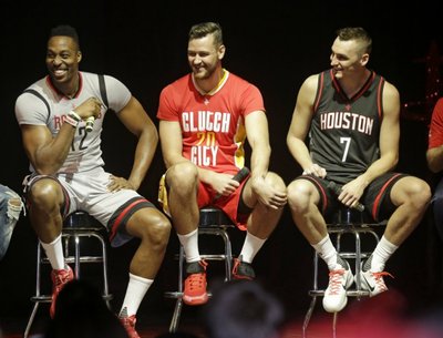 Dwightas Howardas, Donatas Motiejūnas ir Samas Dekkeris ("Houston Chronicle" nuotr.)