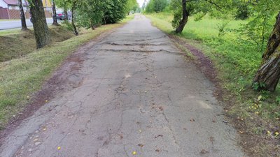 Panevėžietė piktinasi link Bernatonių vedančiu dviračių taku: baisu juo ir važiuoti