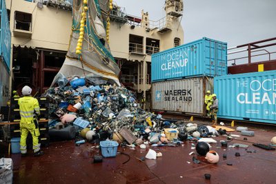 Iš vandenyno traukiamos plastikos šiukšlės 