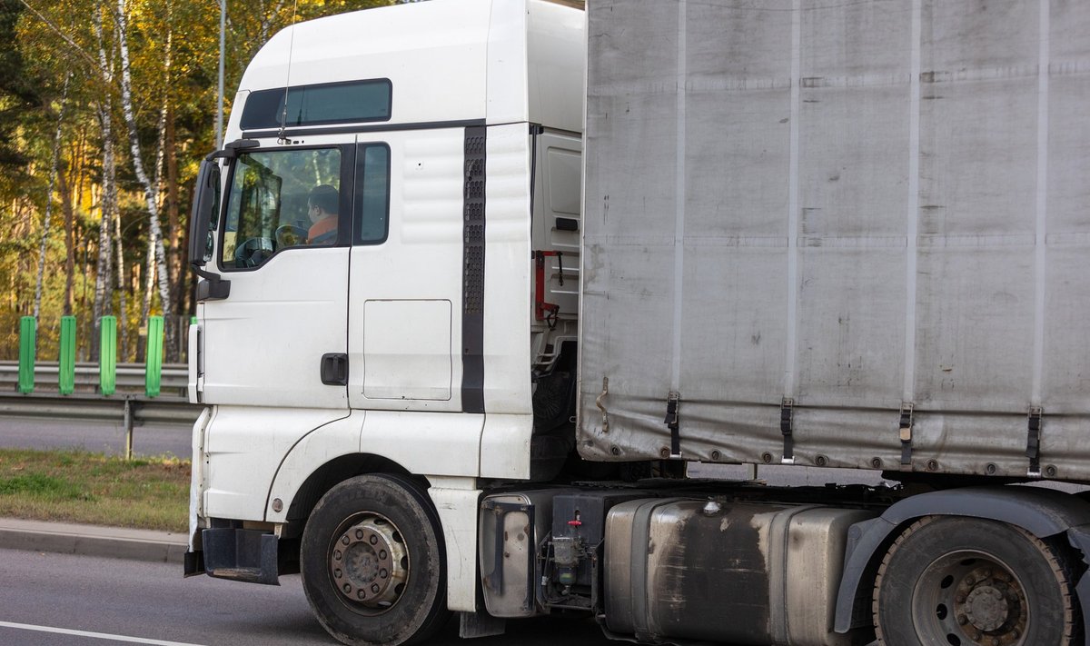 Truck drivers will have to preregister before crossing state border with Russia, Belarus