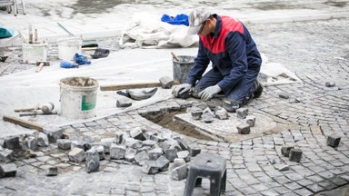 Šių darbuotojų trūksta šimtais: užsieniečiai spragų nebeužlopys, prognozuoja technologinį perversmą