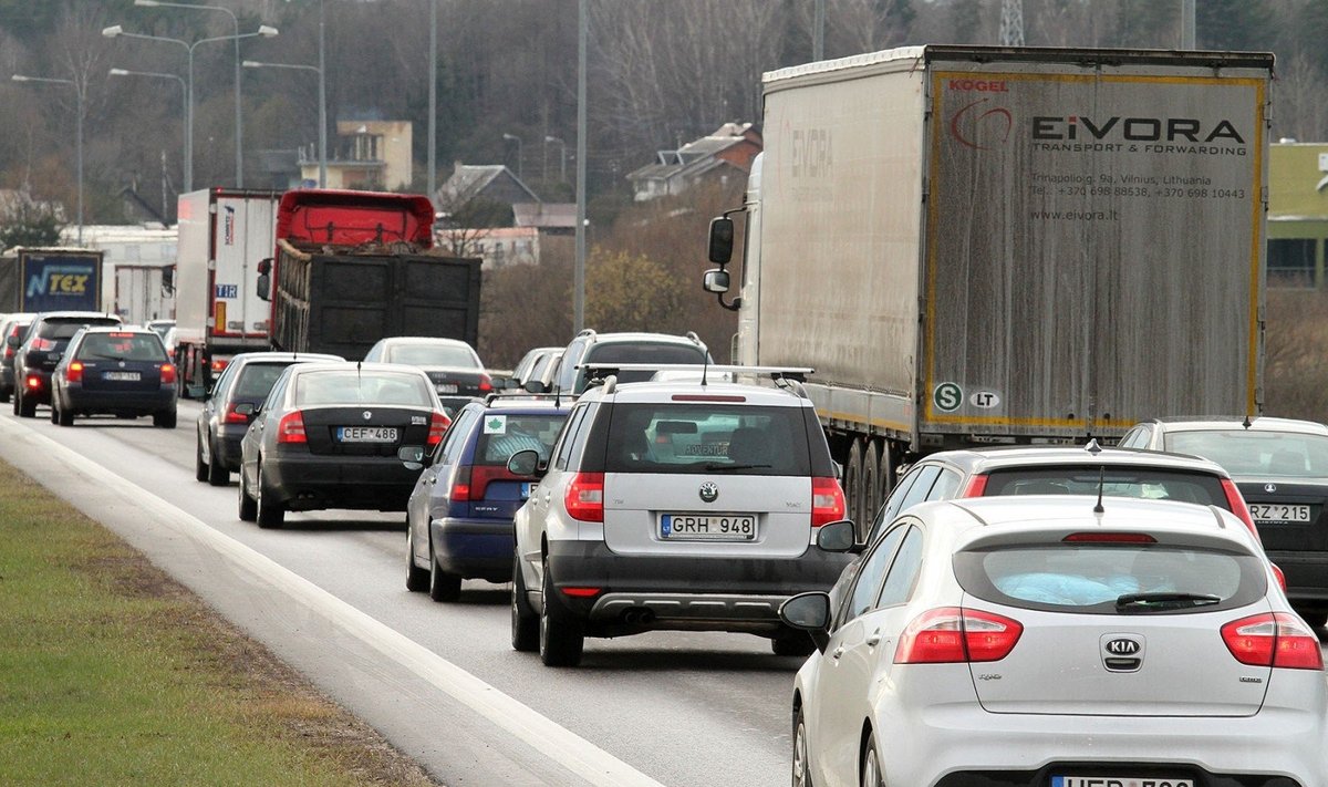 Seime – siūlymas pusmečiui nukelti „e-tolling“ sistemos startą