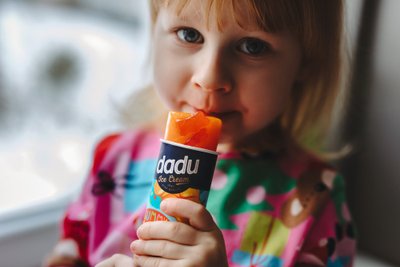 Kuo toliau, tuo labiau tampa svarbus valgymo pojūtis, kai burnoje jaučiamas ne tik ledų skonis, bet ir įvairūs ingredientai. Vartotojas nori patirti įspūdį net ir skanaudamas ledus.