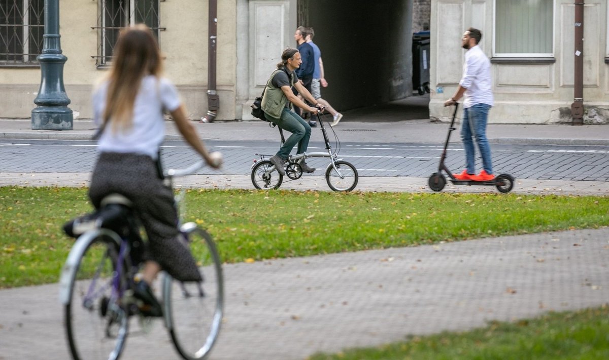 Elektriniai paspirtukai, dviračiai