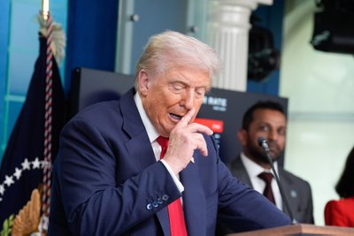 Per daugiau nei valandą trukusią spaudos konferenciją Trumpas suklydo du kartus