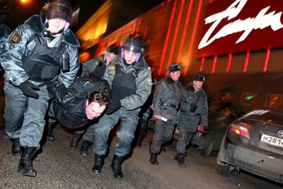 Rusijos policija suėmė šimtus demonstrantų