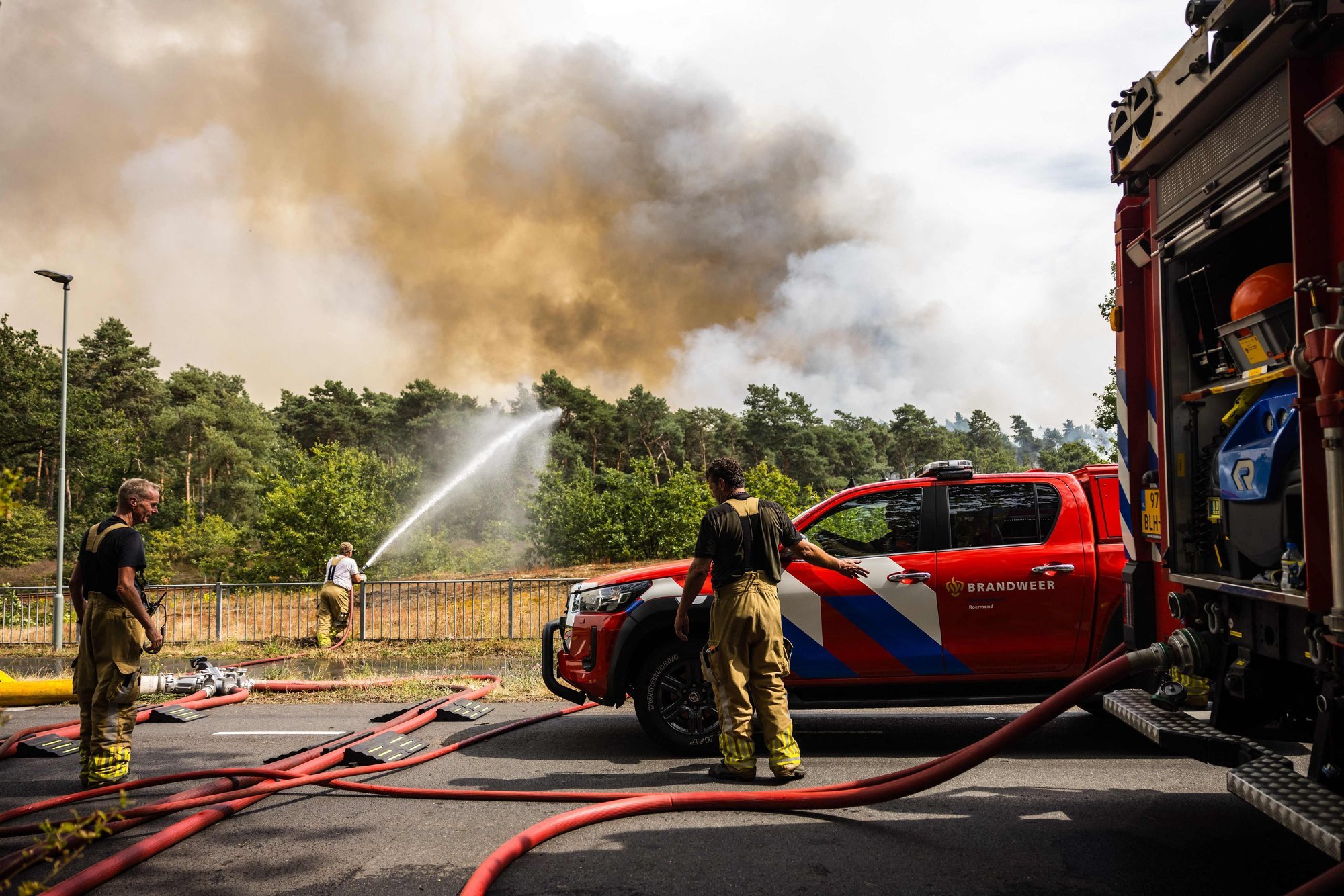 Large forest fire forces campsite evacuation in the Netherlands