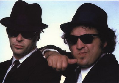 John Belushi (dešinėje)