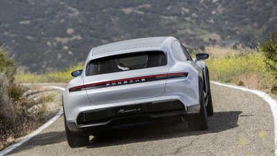 "Porsche Mission E Cross Turismo"