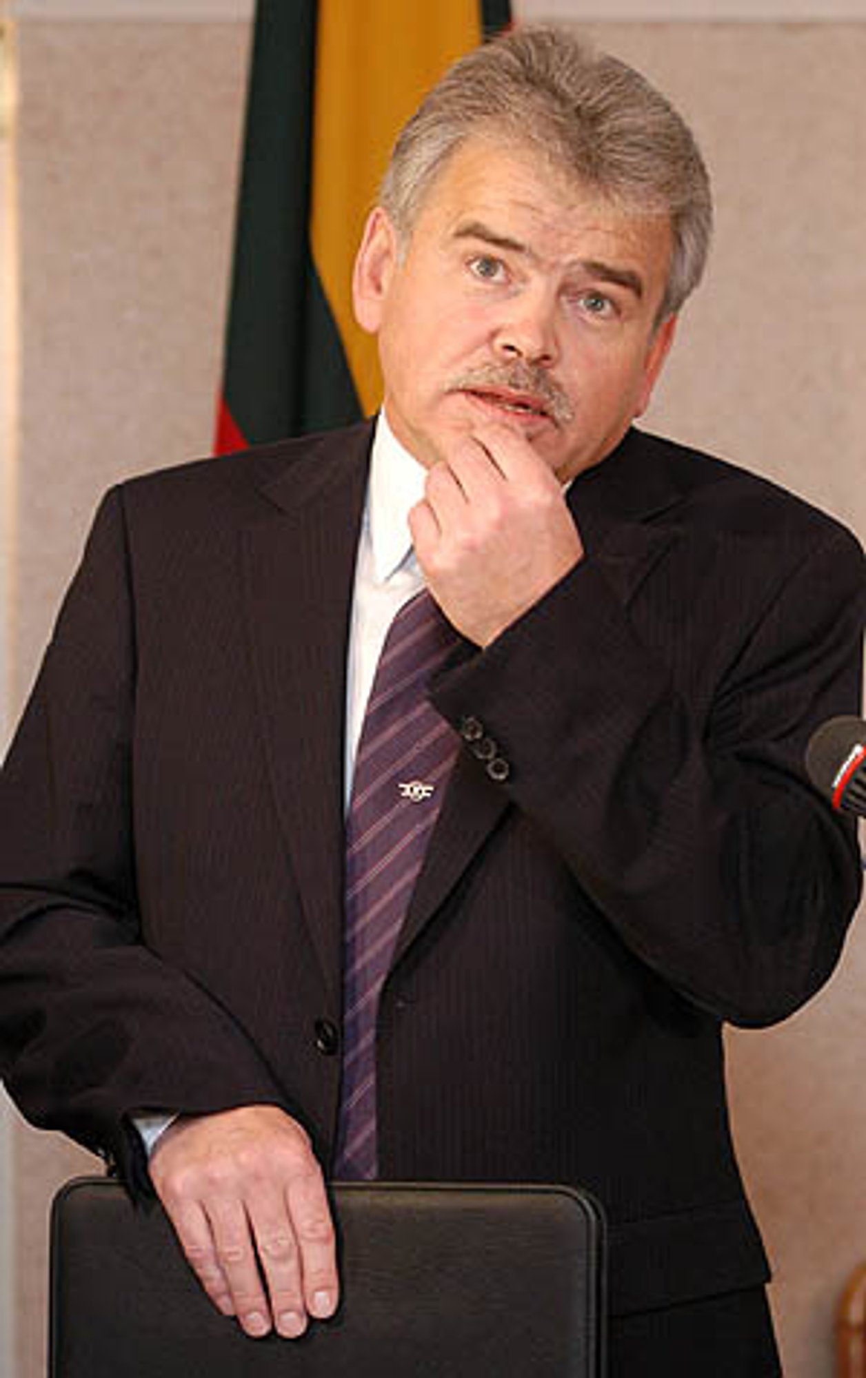 Atvykęs liudyti J.Borisovas teigia neturįs ko slėpti - Delfi