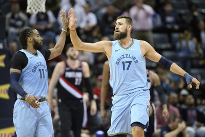 Jonas Valančiūnas, Mike Conley