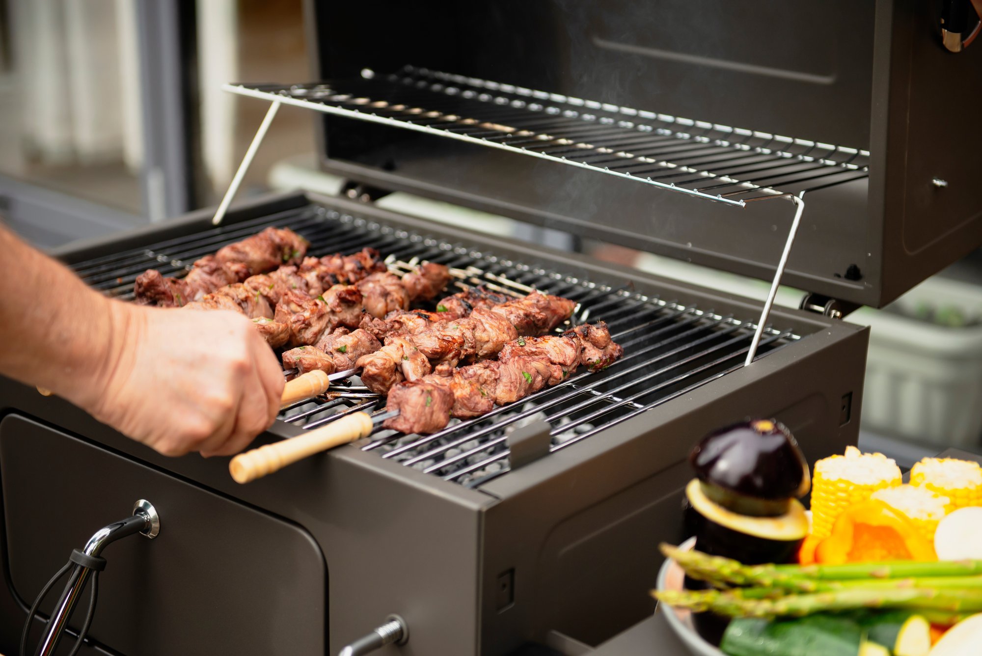 Survey reveals Lithuanians' favorite shashlik marinade and grilling techniques