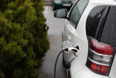 Elektrinių automobilių įkrovimo stotelė