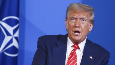Trumpas sulaukė klausimo iš ukrainiečio kario žmonos