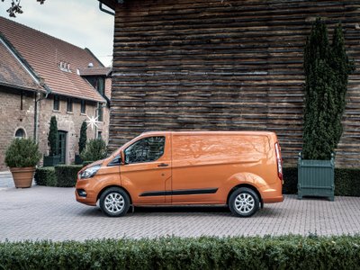 Atnaujintas "Ford Transit Custom"