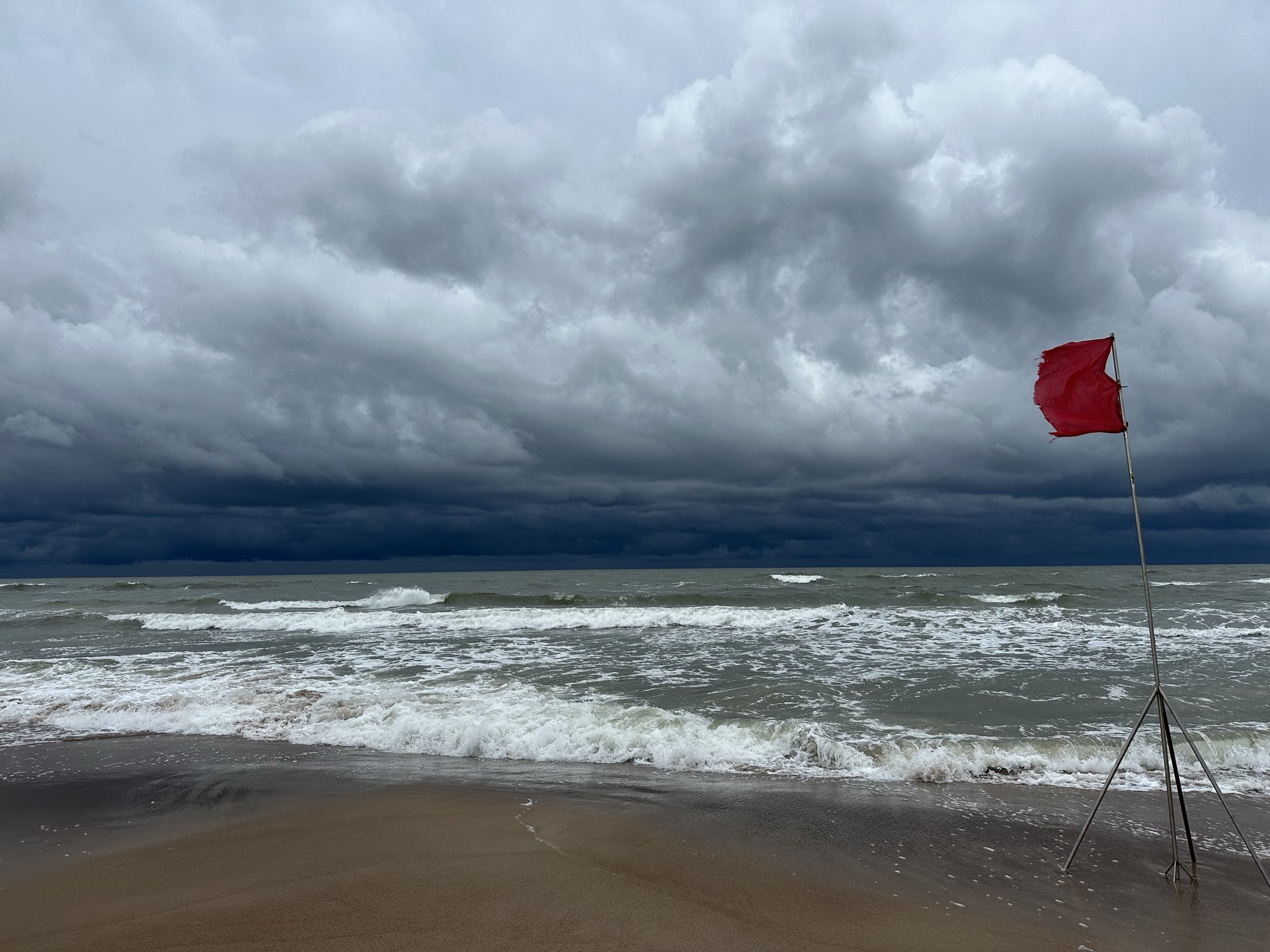 Neringa Municipality Warns: Stay Away From Waves Due to Strong Winds