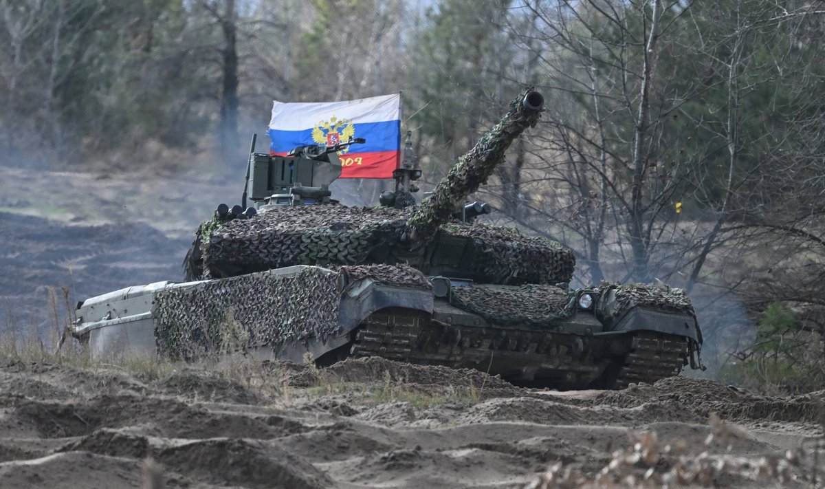 Rusų tankas T-90 „Proryv“