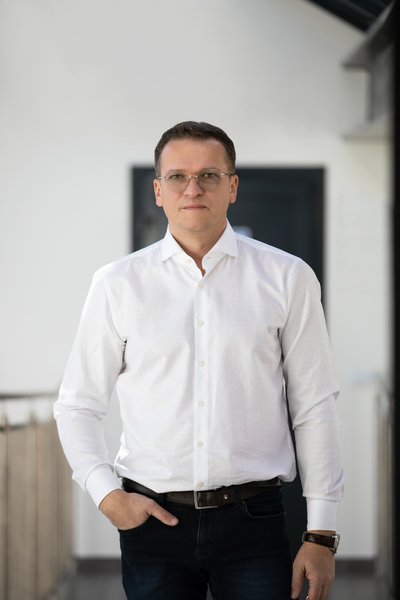 Kėdainių konservų fabriko direktorius Saulius Urbonas: „Kėdainių konservų fabrikas nuolat auga, tampa vis inovatyvesnis ir plečia gaminamos produkcijos asortimentą: dabar ruošiame ne tik konservuotas daržoves bei kitus plačiai vartojamus maisto produktus, tačiau jau ir kūdikių bei vaikų maistą.“