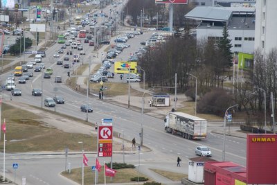 Ties Pramonės ir Taikos prospektų žiedu nuolat susidaro transporto grūstys