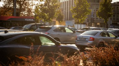 Tyrimas: lietuviai vertina tvaresnes transporto priemones, bet daugiau mokėti už tai nėra linkę